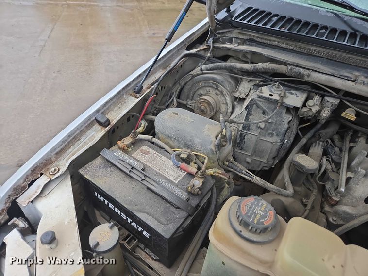 image for item EV5426 1999 Ford F350 Super Duty utility bed pickup truck