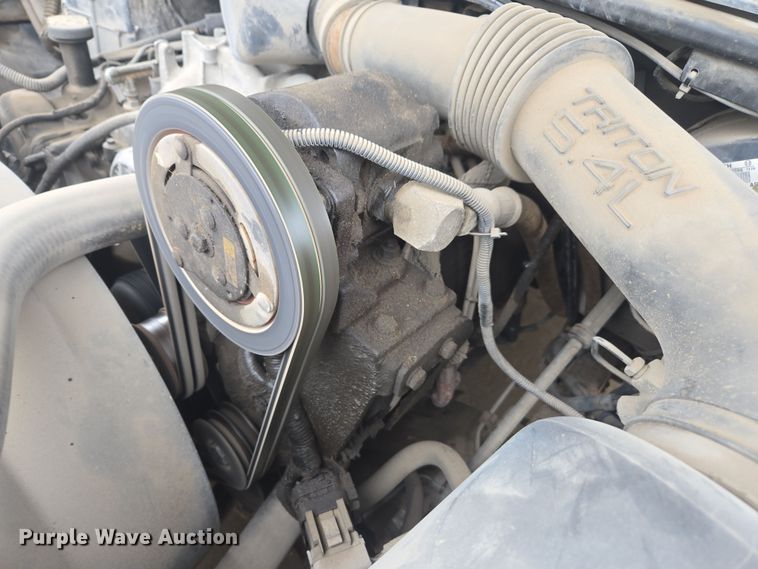 image for item EV5426 1999 Ford F350 Super Duty utility bed pickup truck