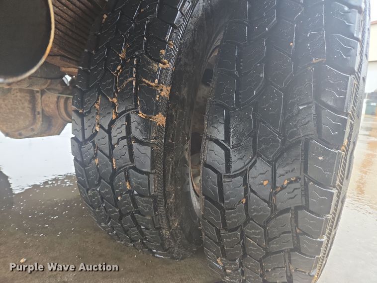 image for item EV5426 1999 Ford F350 Super Duty utility bed pickup truck