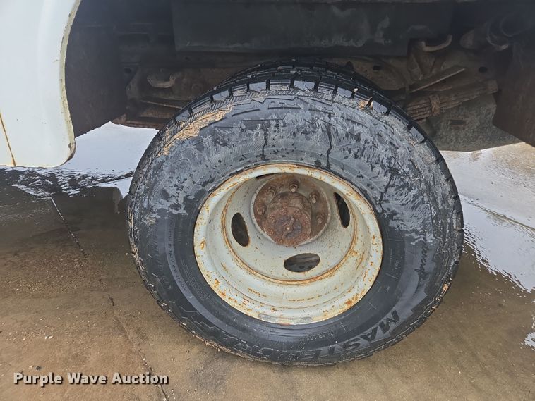 image for item EV5426 1999 Ford F350 Super Duty utility bed pickup truck