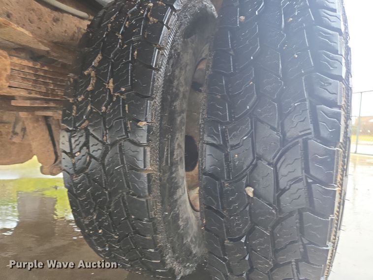 image for item EV5426 1999 Ford F350 Super Duty utility bed pickup truck