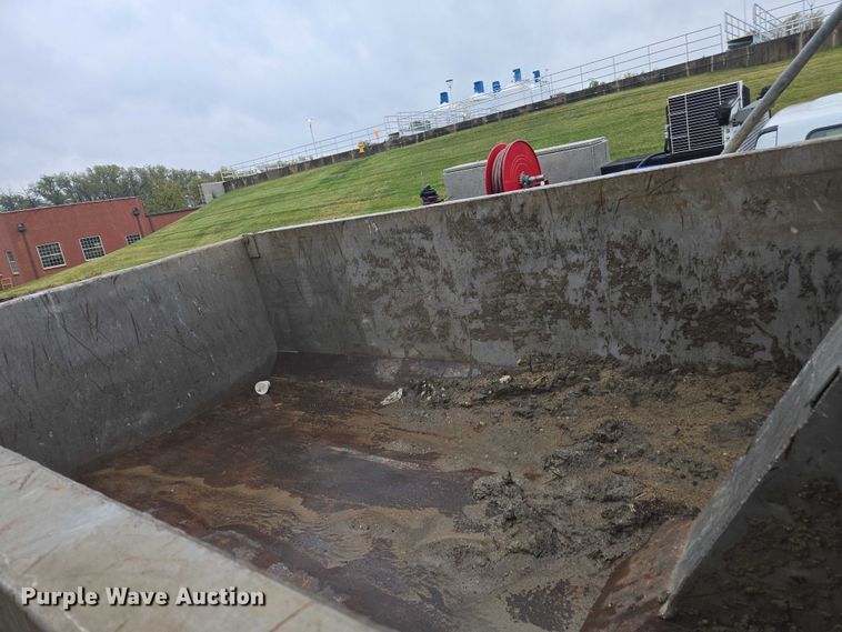 image for item EV5429 2014 Freightliner 108SD dump truck