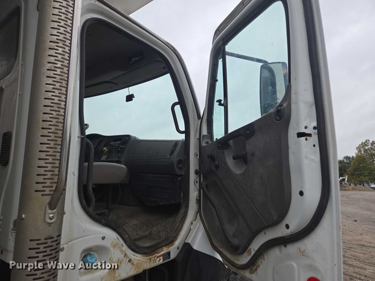image for item EV5429 2014 Freightliner 108SD dump truck