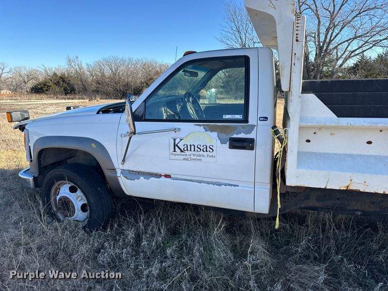 image for item FB0528 1998 GMC Sierra C3500 dump bed pickup truck