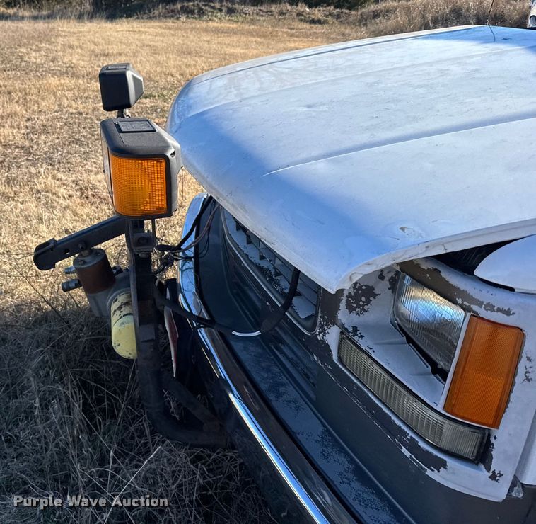 image for item FB0528 1998 GMC Sierra C3500 dump bed pickup truck