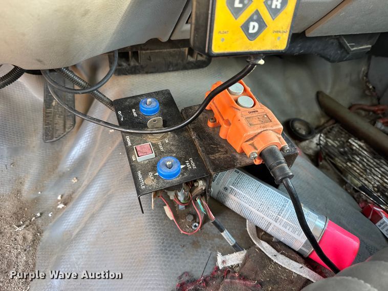 image for item FB0528 1998 GMC Sierra C3500 dump bed pickup truck