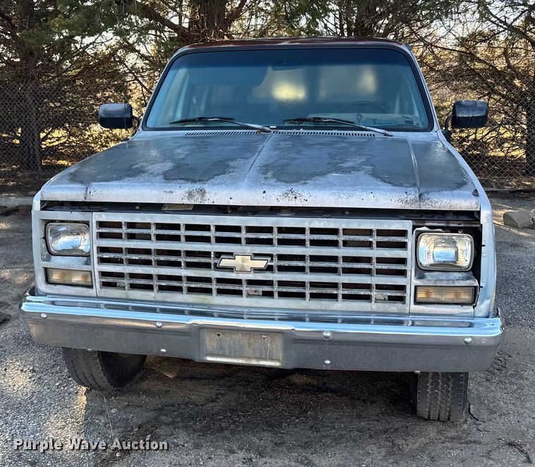 image for item FB0529 1990 Chevrolet Suburban SUV