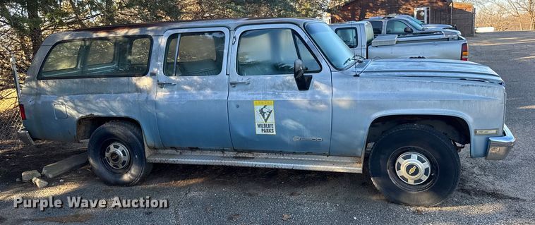 image for item FB0529 1990 Chevrolet Suburban SUV