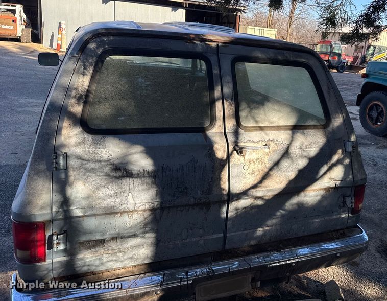 image for item FB0529 1990 Chevrolet Suburban SUV
