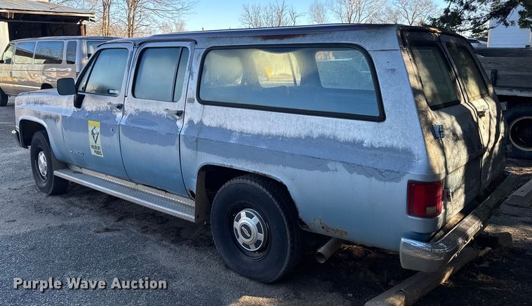 image for item FB0529 1990 Chevrolet Suburban SUV