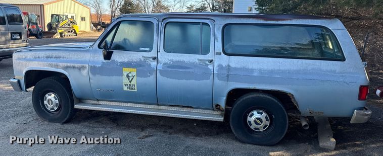 image for item FB0529 1990 Chevrolet Suburban SUV