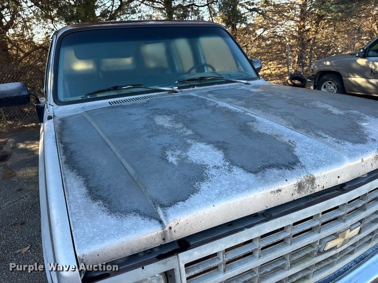 image for item FB0529 1990 Chevrolet Suburban SUV