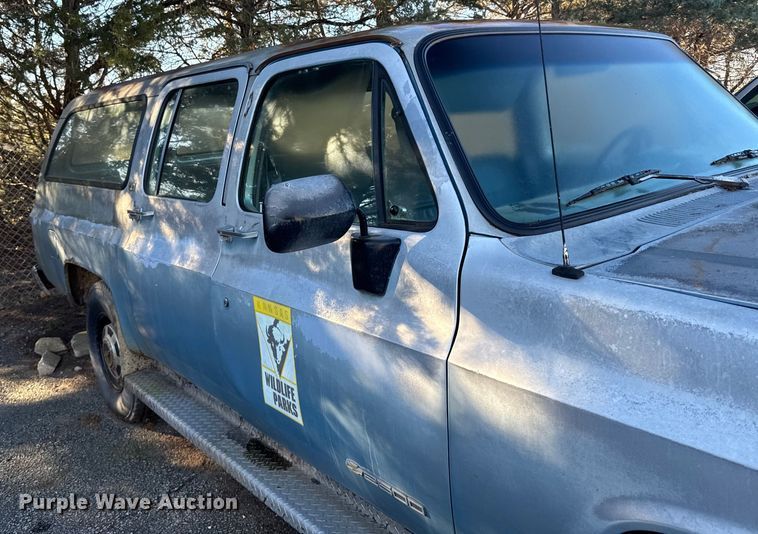 image for item FB0529 1990 Chevrolet Suburban SUV