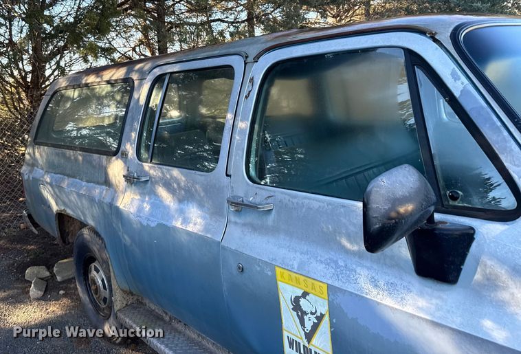 image for item FB0529 1990 Chevrolet Suburban SUV