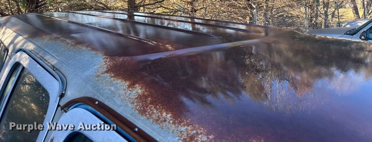 image for item FB0529 1990 Chevrolet Suburban SUV