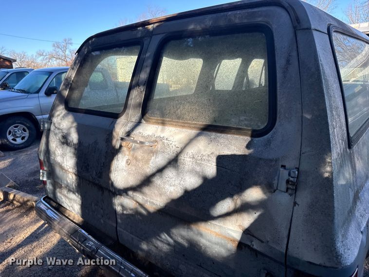 image for item FB0529 1990 Chevrolet Suburban SUV