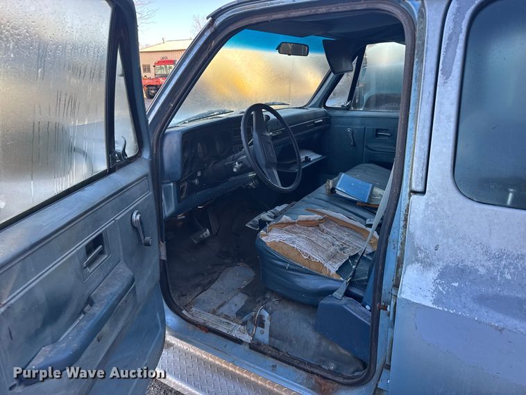 image for item FB0529 1990 Chevrolet Suburban SUV