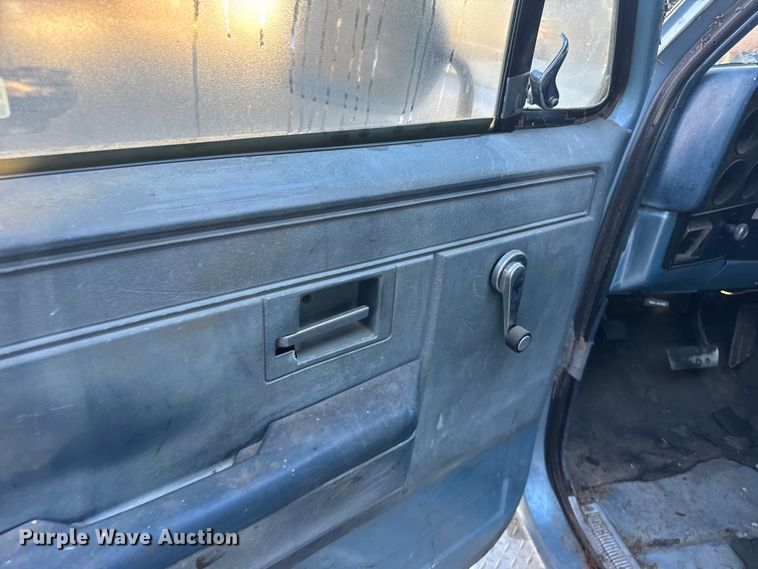 image for item FB0529 1990 Chevrolet Suburban SUV