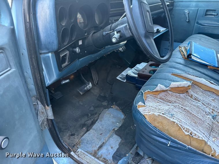 image for item FB0529 1990 Chevrolet Suburban SUV