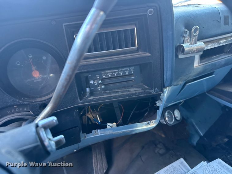 image for item FB0529 1990 Chevrolet Suburban SUV