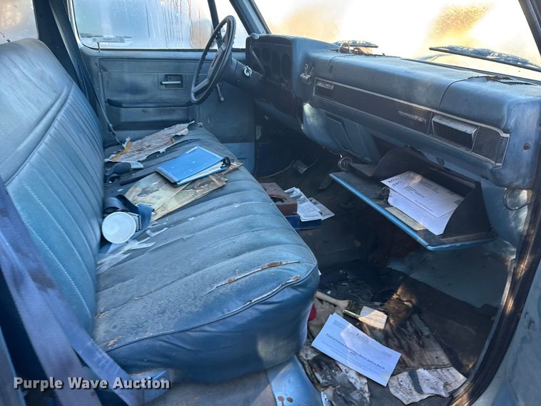 image for item FB0529 1990 Chevrolet Suburban SUV