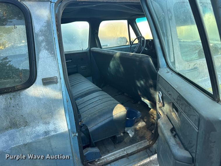 image for item FB0529 1990 Chevrolet Suburban SUV