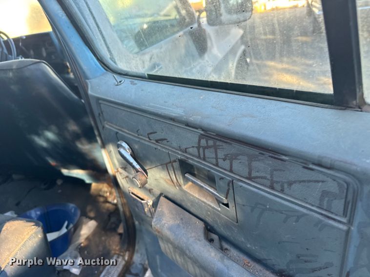 image for item FB0529 1990 Chevrolet Suburban SUV