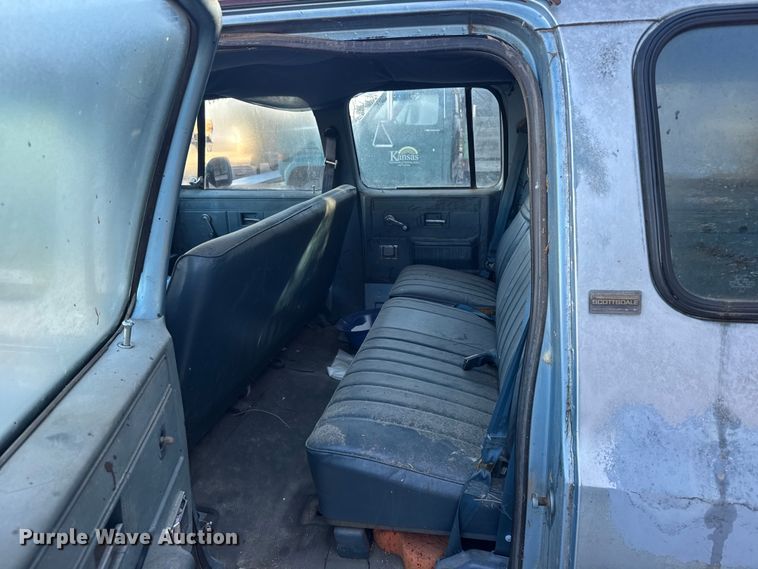 image for item FB0529 1990 Chevrolet Suburban SUV