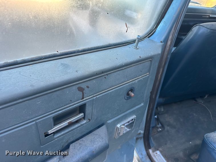 image for item FB0529 1990 Chevrolet Suburban SUV