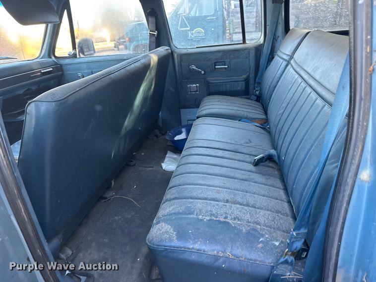 image for item FB0529 1990 Chevrolet Suburban SUV
