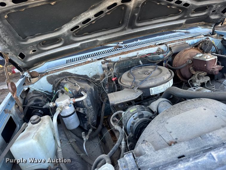 image for item FB0529 1990 Chevrolet Suburban SUV