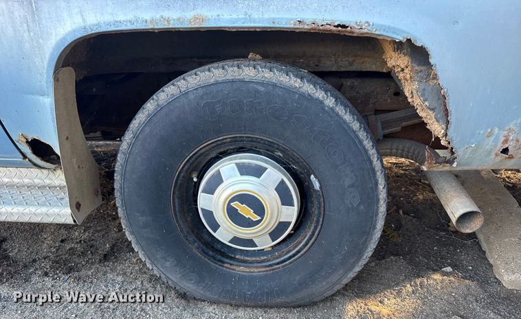 image for item FB0529 1990 Chevrolet Suburban SUV