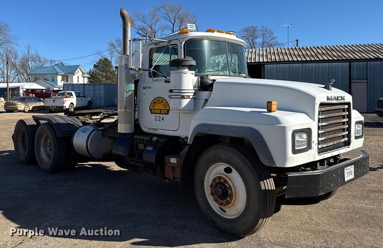 image for item FB0530 2001 Mack RD semi truck