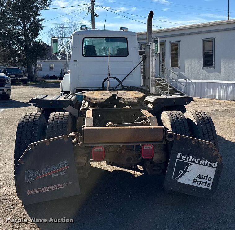 image for item FB0530 2001 Mack RD semi truck