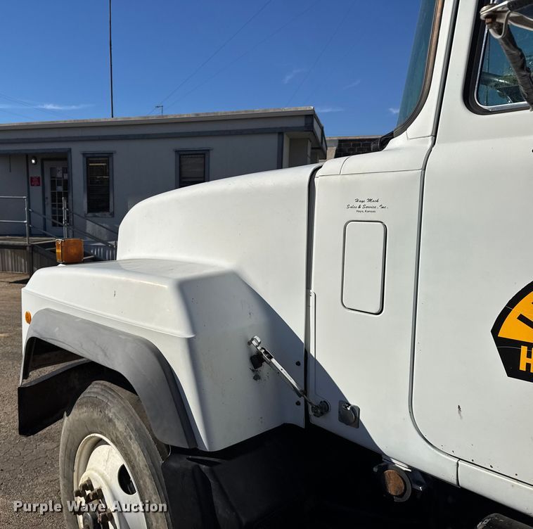 image for item FB0530 2001 Mack RD semi truck