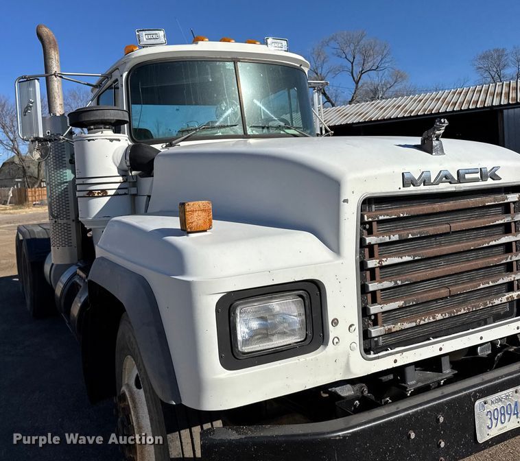 image for item FB0530 2001 Mack RD semi truck