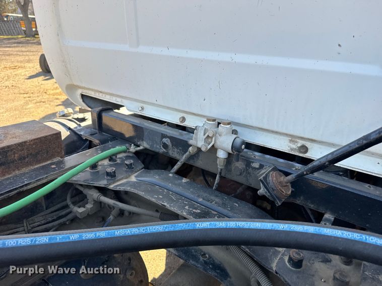 image for item FB0530 2001 Mack RD semi truck