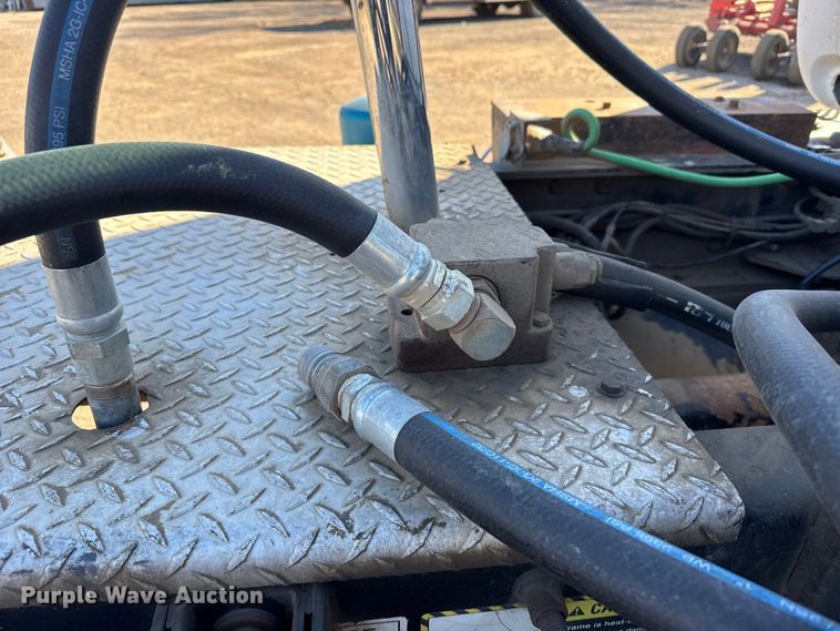 image for item FB0530 2001 Mack RD semi truck