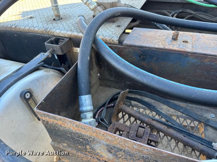 image for item FB0530 2001 Mack RD semi truck