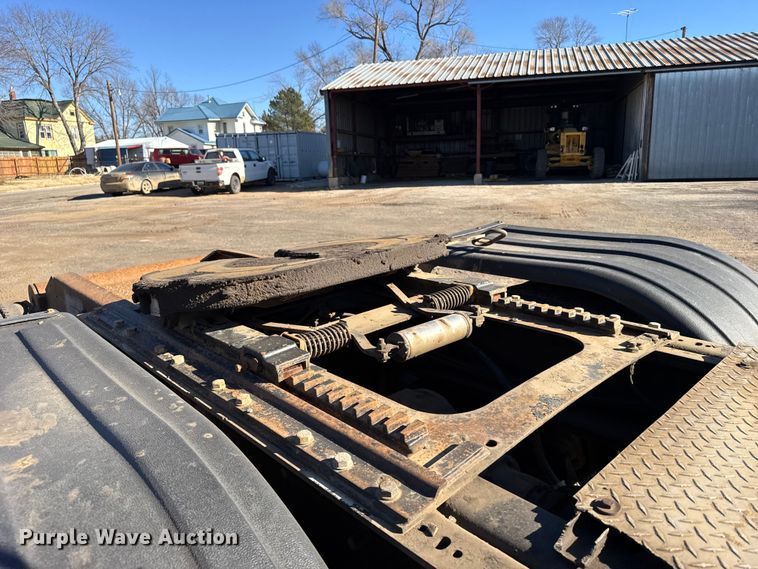 image for item FB0530 2001 Mack RD semi truck