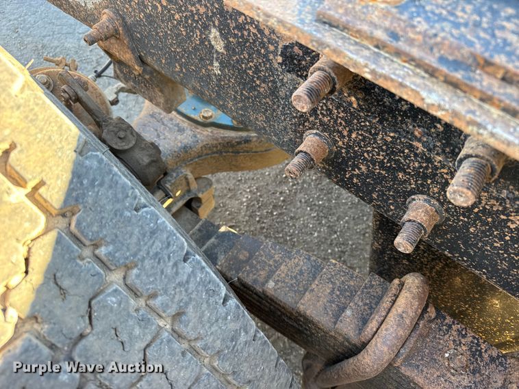 image for item FB0530 2001 Mack RD semi truck