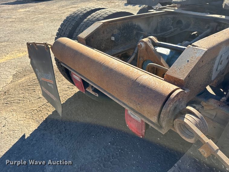 image for item FB0530 2001 Mack RD semi truck