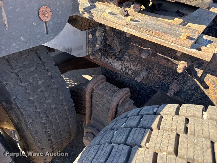 image for item FB0530 2001 Mack RD semi truck