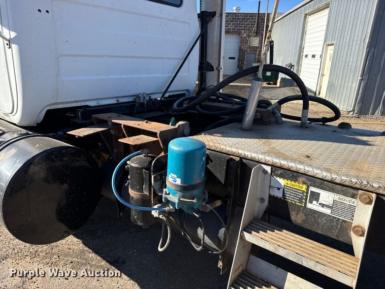 image for item FB0530 2001 Mack RD semi truck