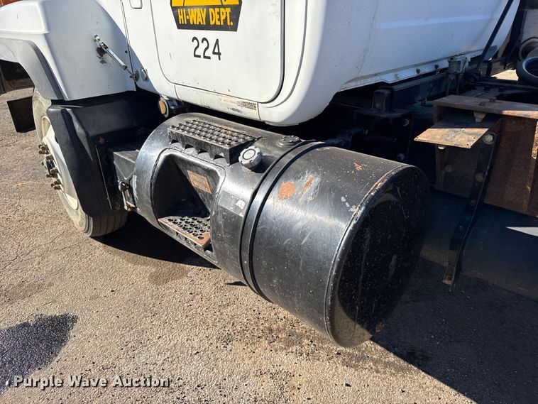 image for item FB0530 2001 Mack RD semi truck