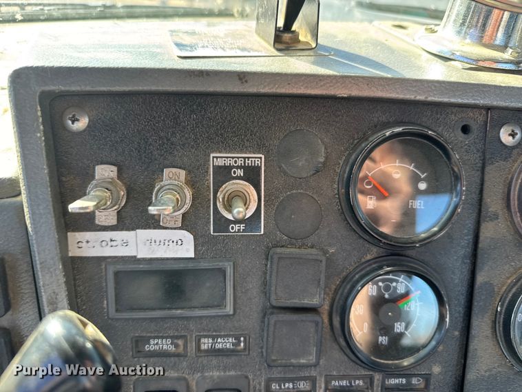 image for item FB0530 2001 Mack RD semi truck