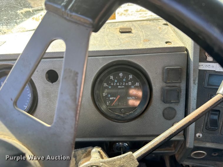 image for item FB0530 2001 Mack RD semi truck