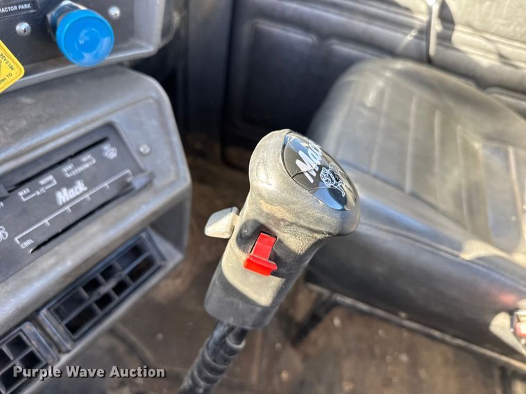 image for item FB0530 2001 Mack RD semi truck