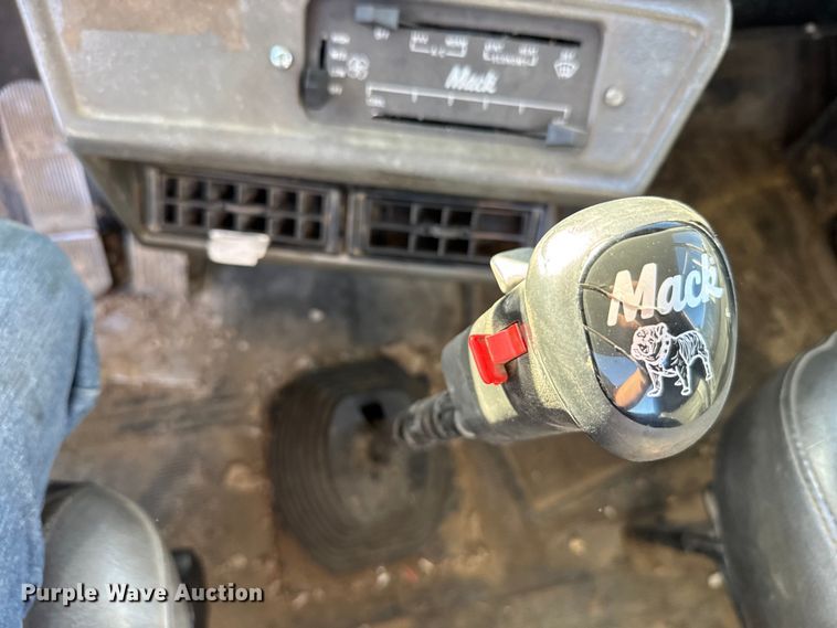 image for item FB0530 2001 Mack RD semi truck