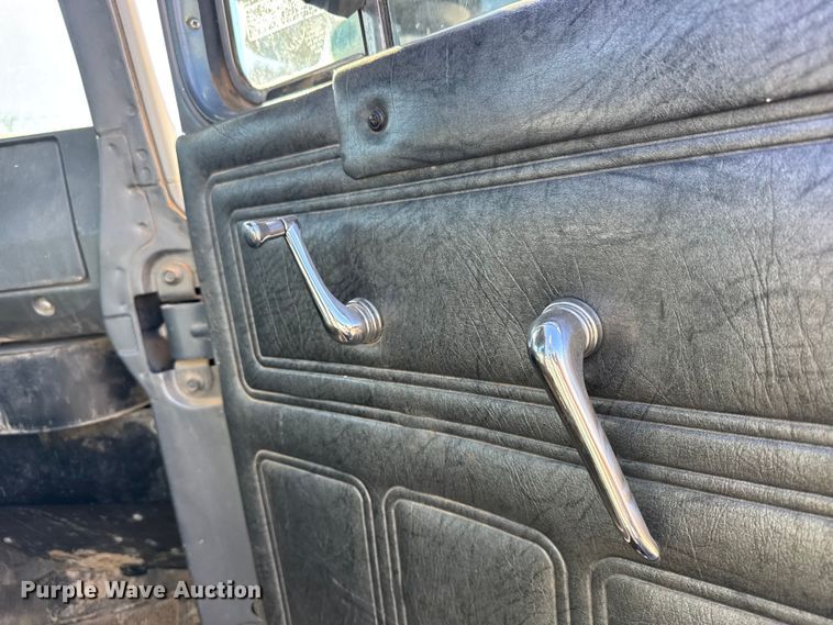 image for item FB0530 2001 Mack RD semi truck